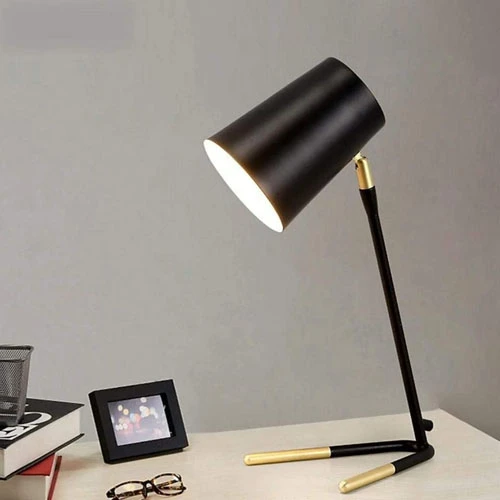 Stylish desk lamp with modern design, adjustable and movable, strong and comfort